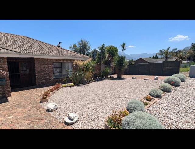 4 BEDROOM HOUSE FOR SALE IN ROOI RIVIER RIF